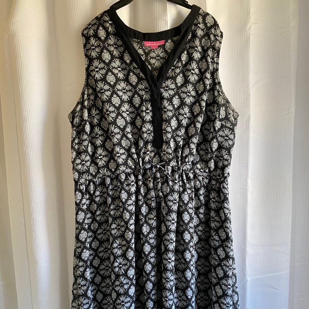 Black and white hi lo dress. Work or play.